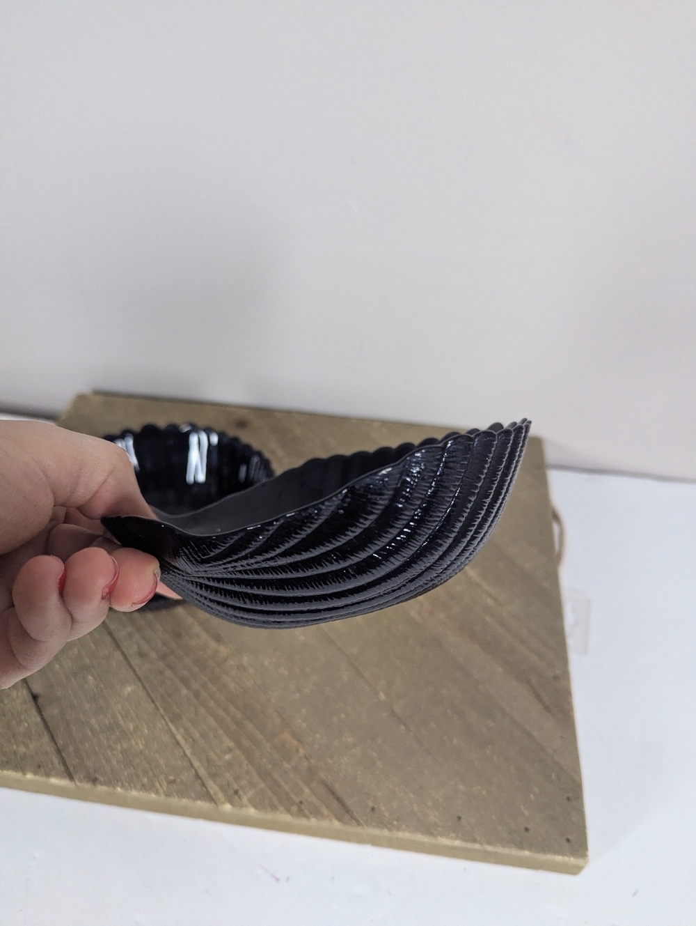 Vintage Black Glass Shell Bowls Set of 2 Coastal Decor Scallop Dish - Picture 5 of 7
